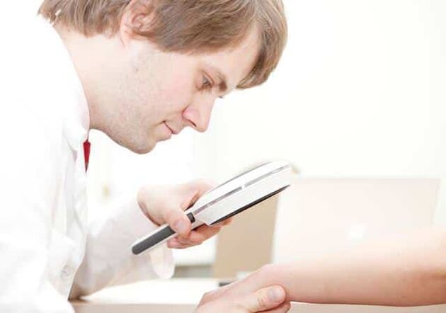 Psoriazės diagnozė, kurią atlieka dermatologas